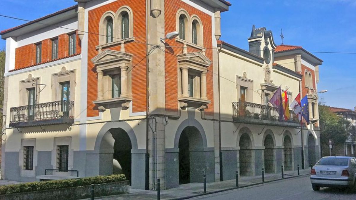 El Ayuntamiento de Valle de Mena lidera el ranking de municipios de menos de 20.000 habitantes con mayor superávit.-ECB