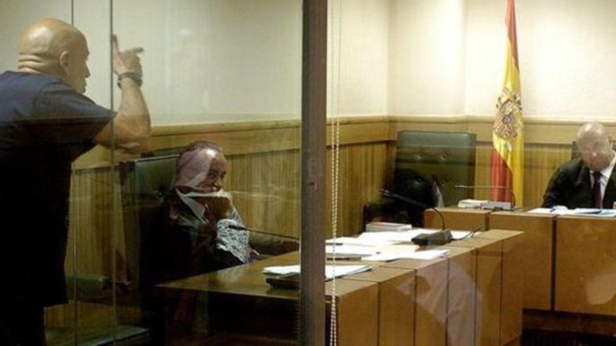 Iñaki Bilbao, en septiembre del 2006, amenaza con pegar siete tiros a Alfonso Guevara, presidente del tribunal que lo juzgó por palabras similares contra el juez Baltasar Garzón.-EFE / EMILIO NARANJO