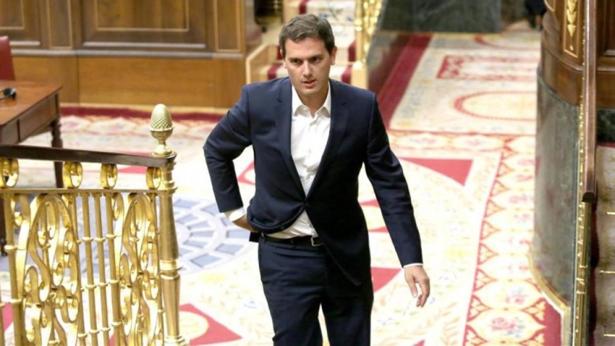 El presidente de Ciudadanos, Albert Rivera, en el hemiciclo del Congreso.-JUAN MANUEL PRATS