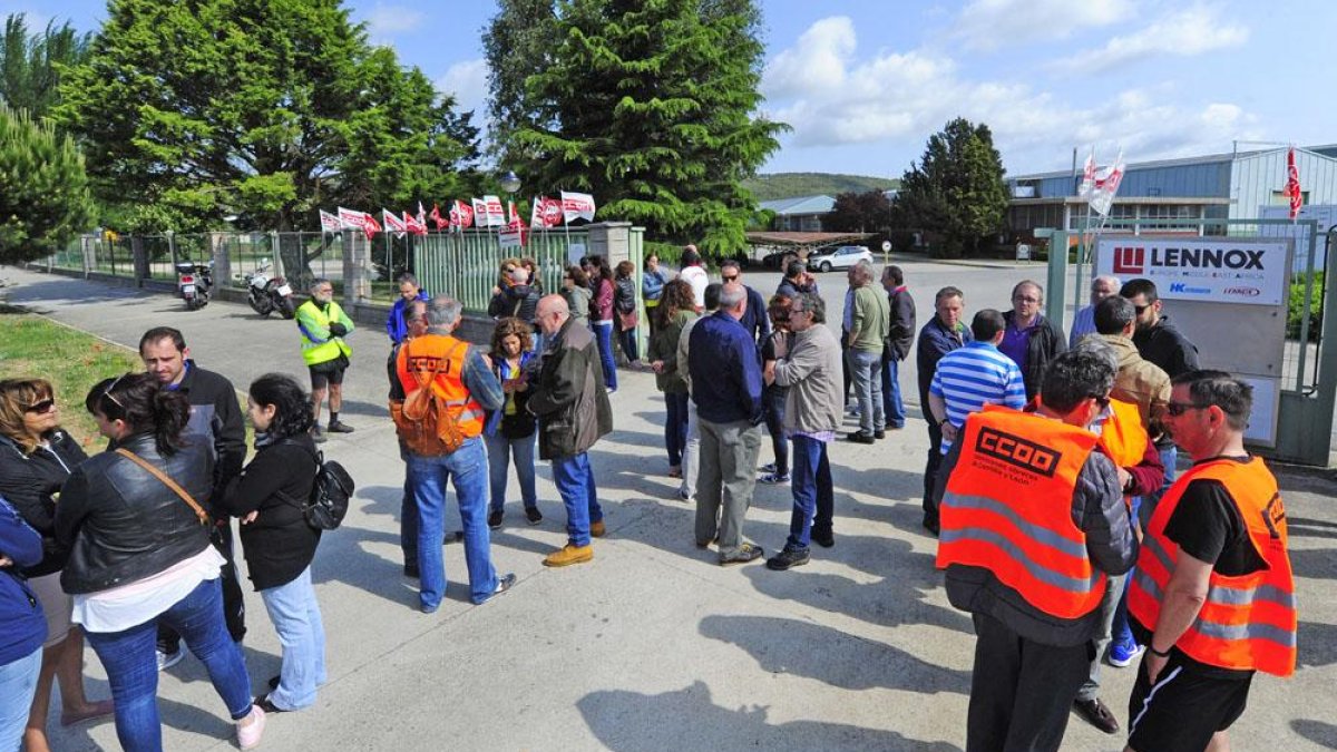 Imagen de una concentración de trabajadores de Lennox el pasado mes de junio.-ISRAEL L. MURILLO