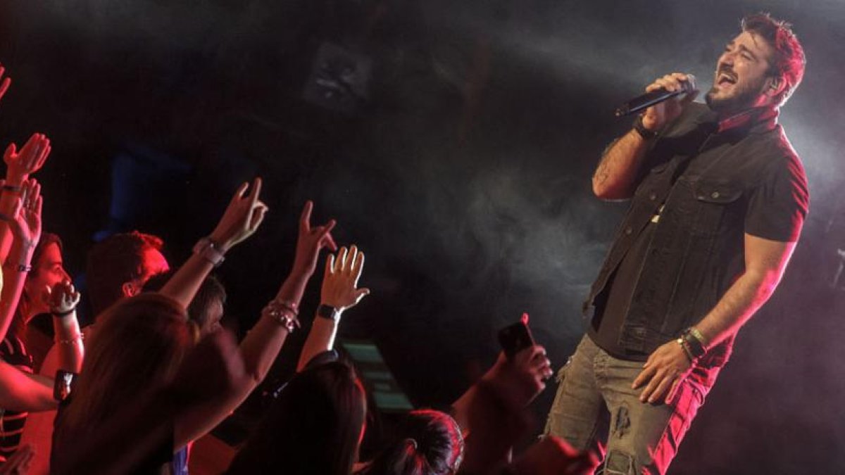 Antonio Orozco llegó al escenario del Fórum Evolución dentro de la gira ‘Destino Tour’ con la que está recorriendo España.-Santi Otero