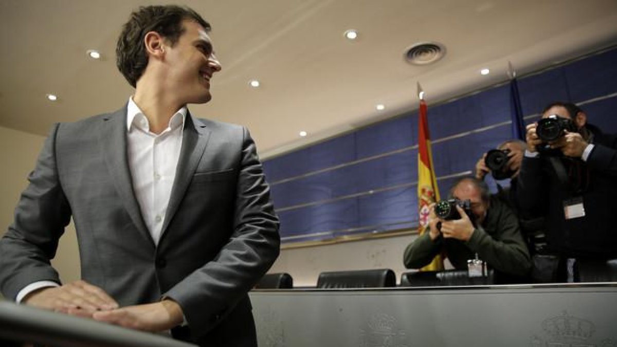 El líder de Ciudadanos, Albert Rivera, durante la rueda de prensa que ha ofrecido esta mañana en Madrid.-JOSE LUIS ROCA
