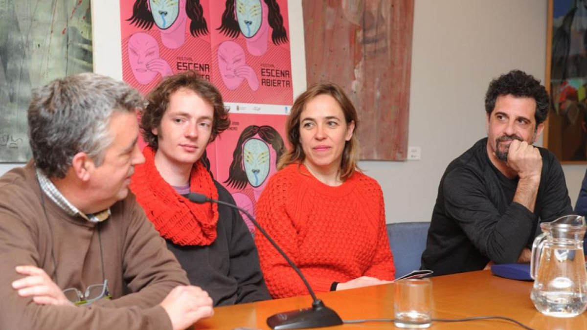 Carlos Lozano, Pierre Péres, Núria Lloansi y Juan Navarro, de i. a d., ayer en la rueda de prensa del estreno.-Israel L. Murillo