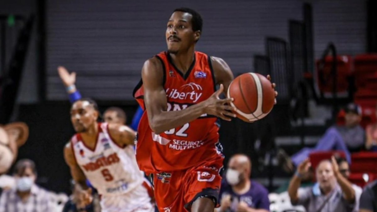 Renfroe, en un partido con Leones de Ponce. BSNPR