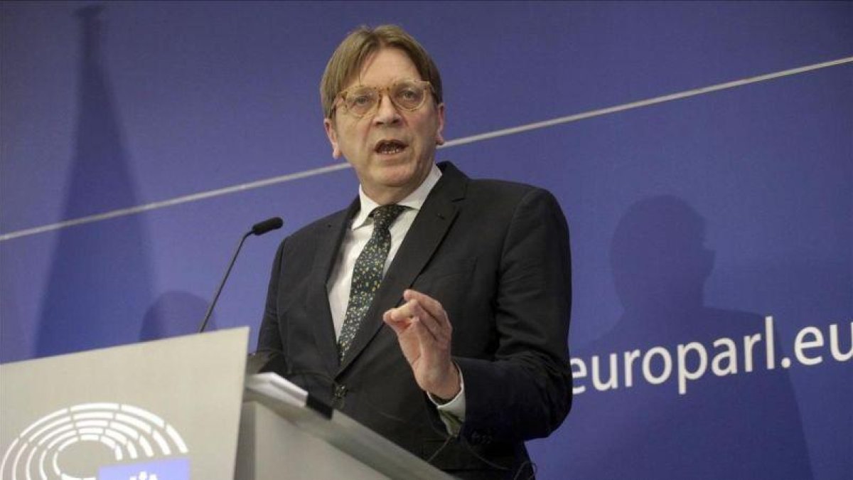 El líder de los liberales europeos (ALDE), Guy Verhofstadt-AP / OLIVIER MATTHYS