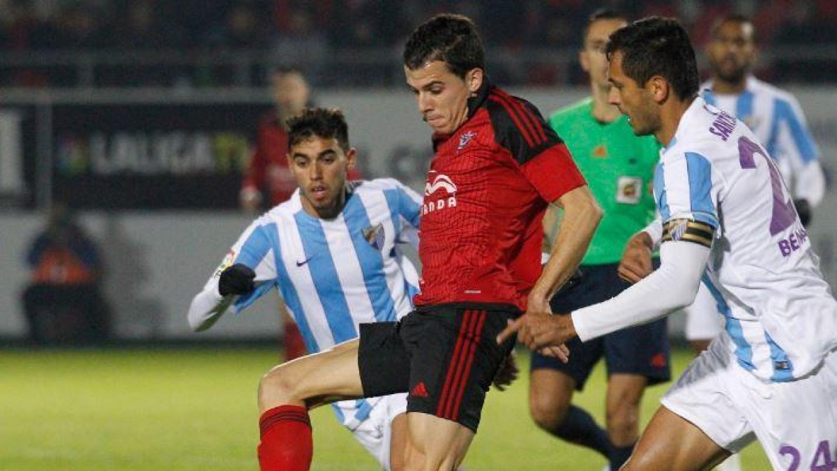 Imagen del encuentro copero que jugó el Mirandés contra el Málaga el pasado jueves.-SANTI OTERO