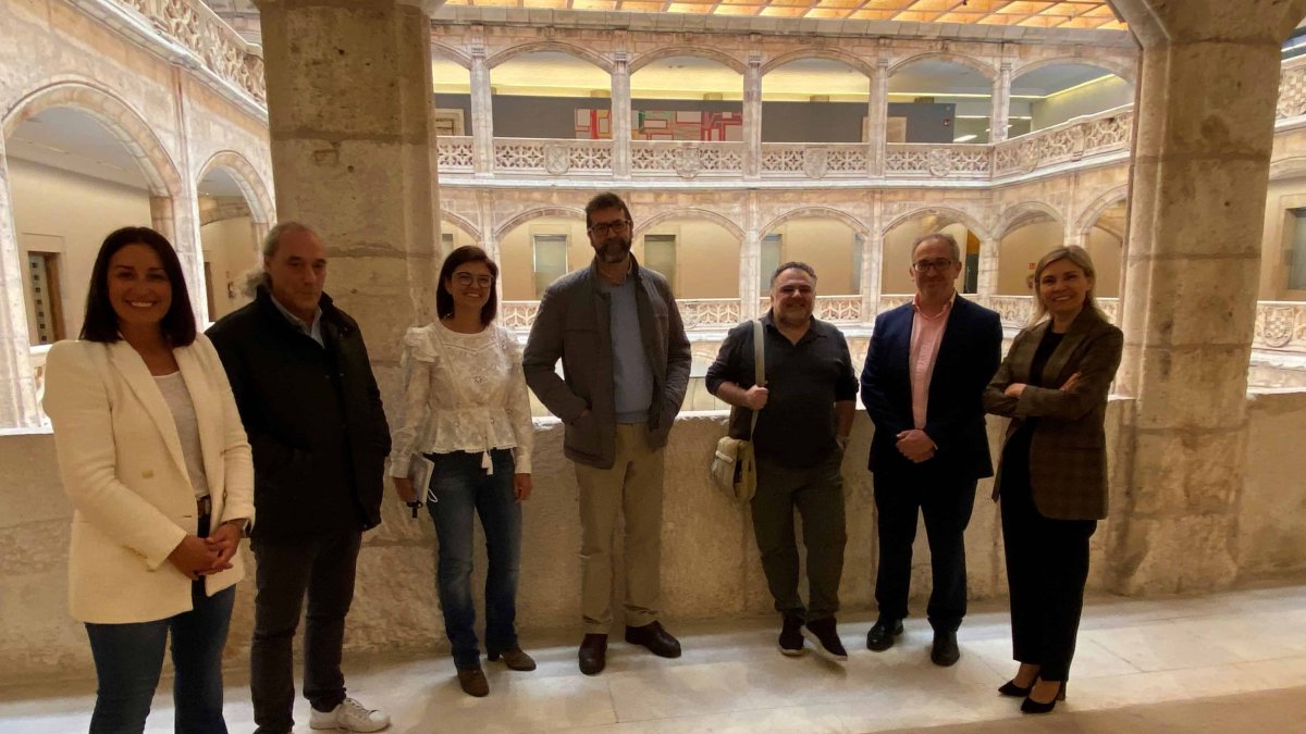 Los representantes de Proyecto Rubare, en la Casa del Cordón junto a Belén Martín. ECB
