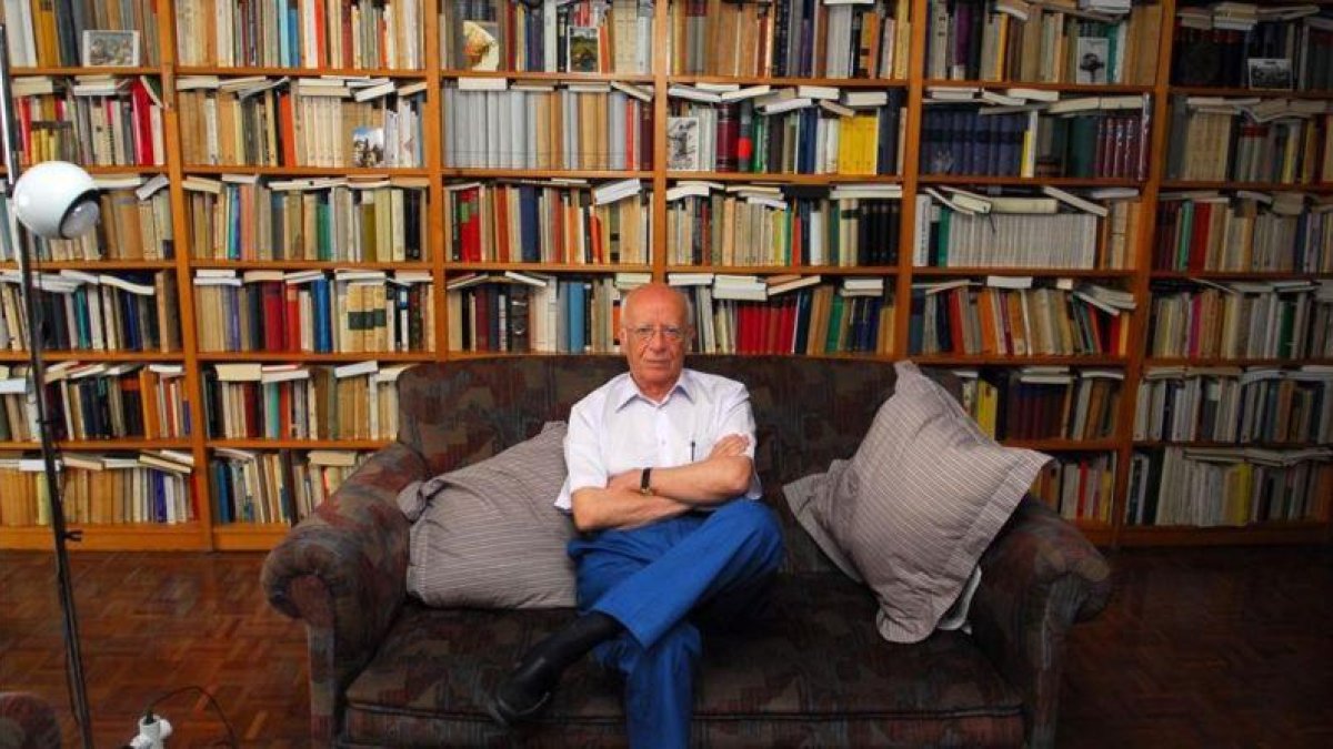 Emilio Lledó, en el salón de su casa.-PEDRO CARRERO