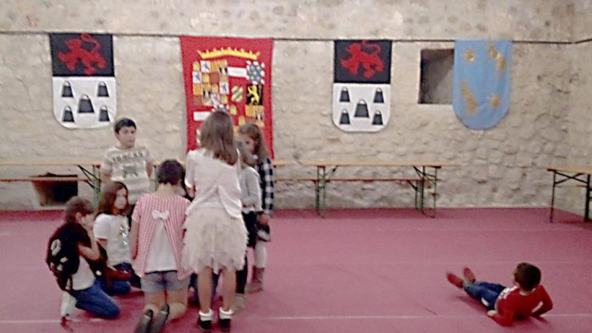 El taller de teatro infantil es una de las actividades que acompañan este año los actos de bienvenida al rey a la villa.-ECB