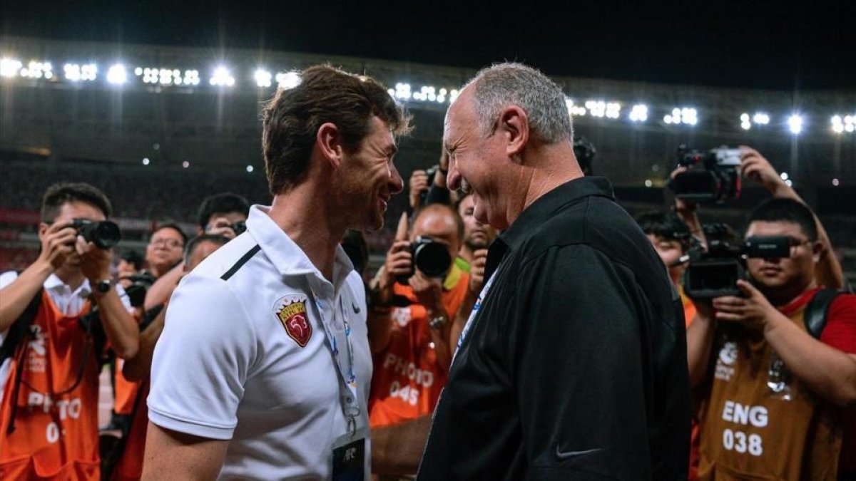 Villa Boas y Scolari, antes de los cuartos de final de la liga de campeones de Asia-AFP / CHANDAN KHANNA