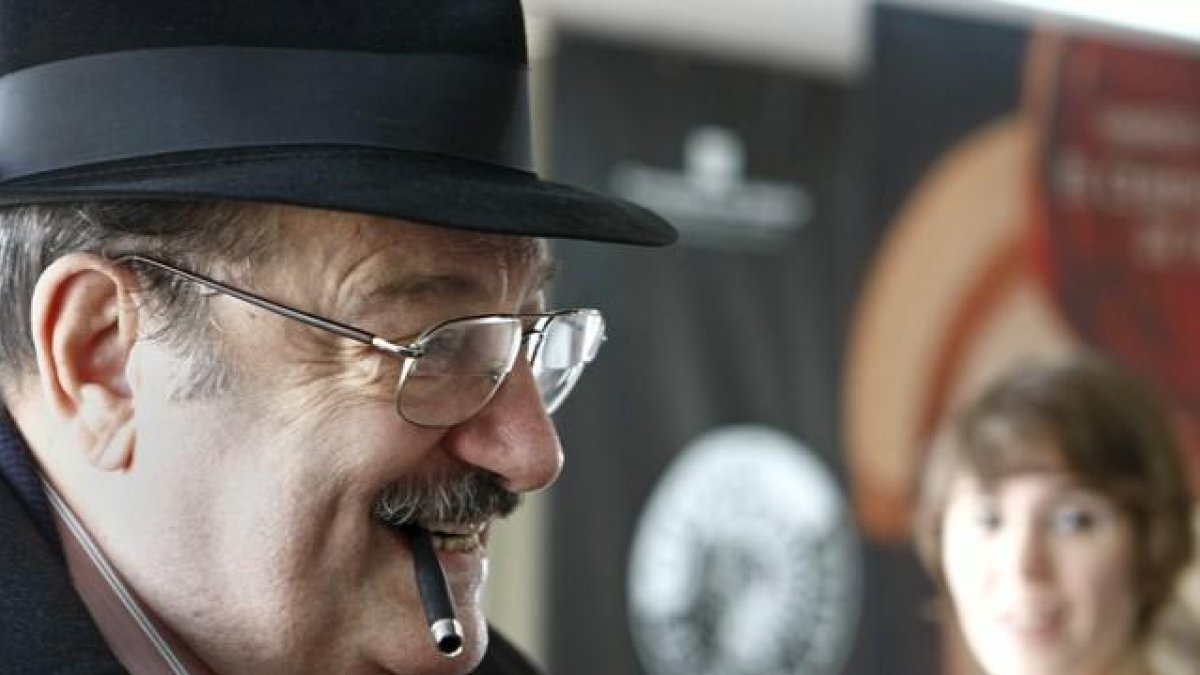 Umberto Eco durante la presentación de su libro 'El cementerio de Praga' en Madrid en diciembre de 2010.-JUAN M. ESPINOSA / EFE