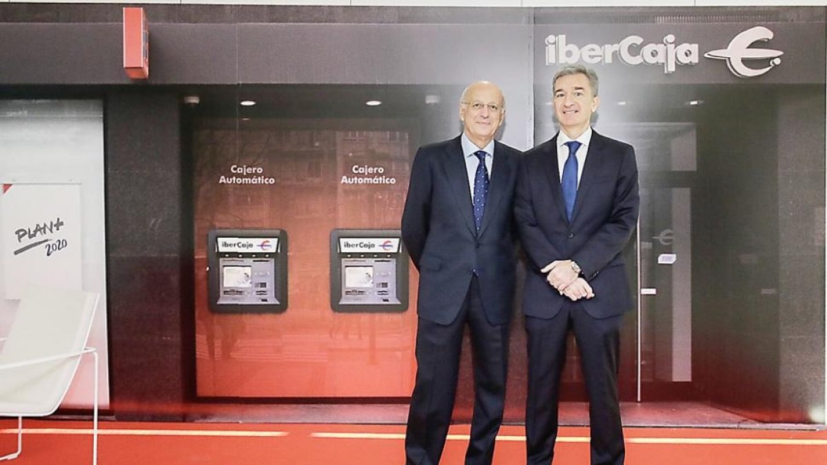 El presidente de Ibercaja, José Luis Aguirre Loaso, y el consejero delegado, Víctor Iglesias Ruiz.