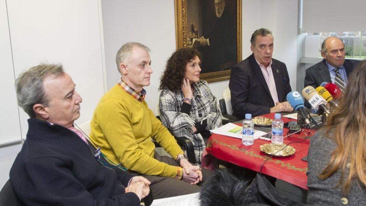 Imagen del desayuno informativo organizado por el Colegio de Médicos.-ISRAEL L. MURILLO
