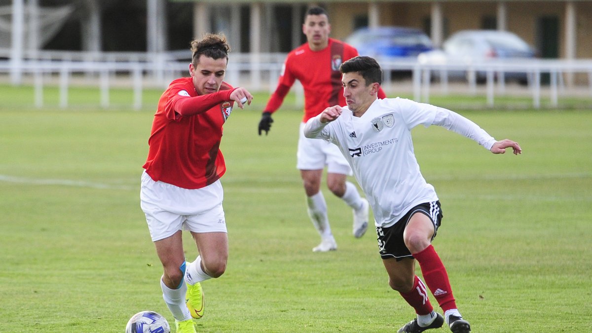 Rojipardillos y blanquinegros se repartieron los puntos en el Luis Pérez Arribas. ISRAEL L. MURILLO