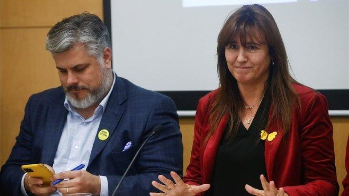La portavoz de JxCat en el Congreso, Laura Borràs, y el presidente del grupo en el Parlament, Albert Batet-EFE / QUIQUE GARCIA