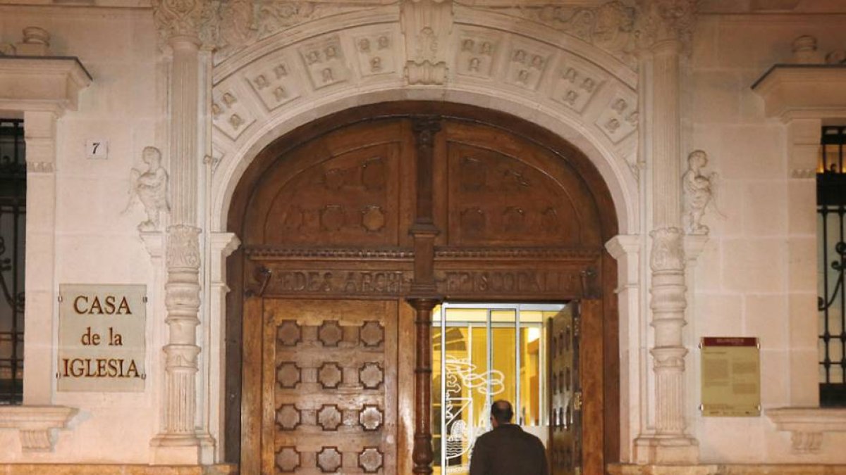 Imagen de la Casa de la Iglesia en Burgos.