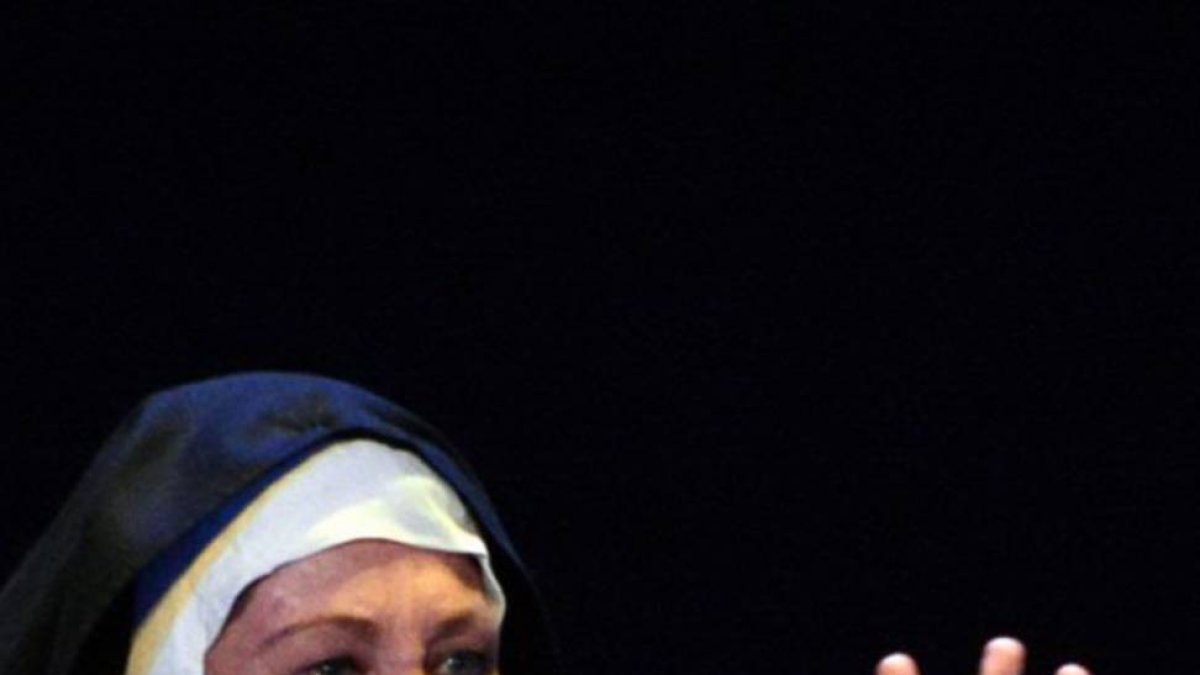 María José Goyanes se mete en la piel de Santa Teresa en la obra ‘El cielo que me tienes prometido’, de Ana Diosdado, fallecida el lunes.-