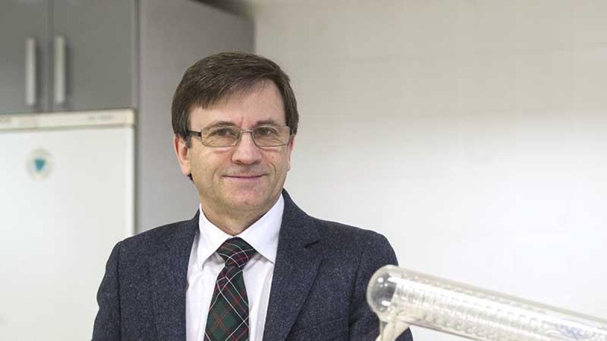 Miguel López de Abechuco, presidente del Colegio de Farmacéuticos.-ISRAEL L. MURILLO