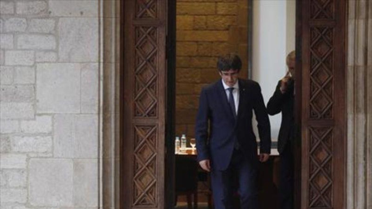 Carles Puigdemont, en el Palau de la Generalitat.-JULIO CARBÓ