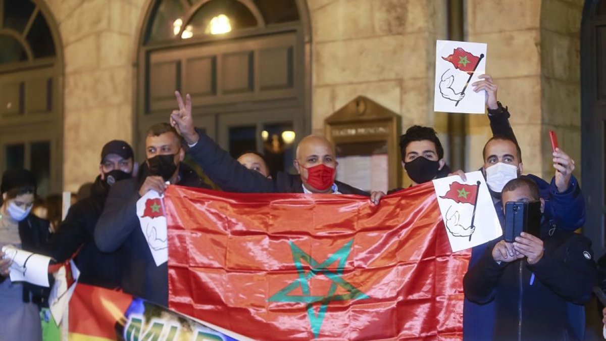 La manifestación se celebró frente al Teatro Principal. RAÚL OCHOA
