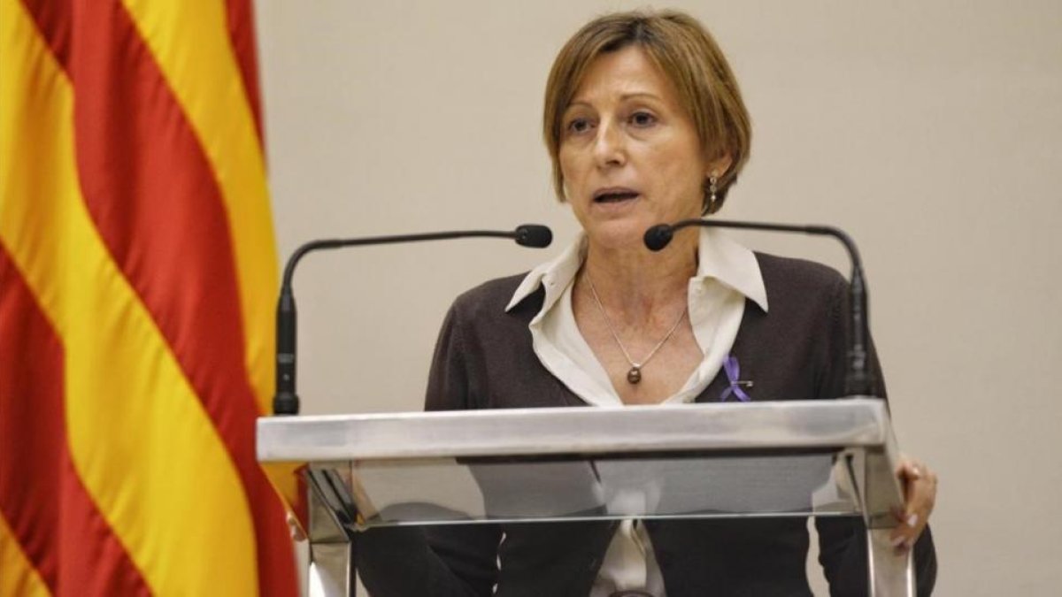 La presidenta del Parlament, Carme Forcadell, en un acto en la Cámara catalana.-FERRAN SENDRA