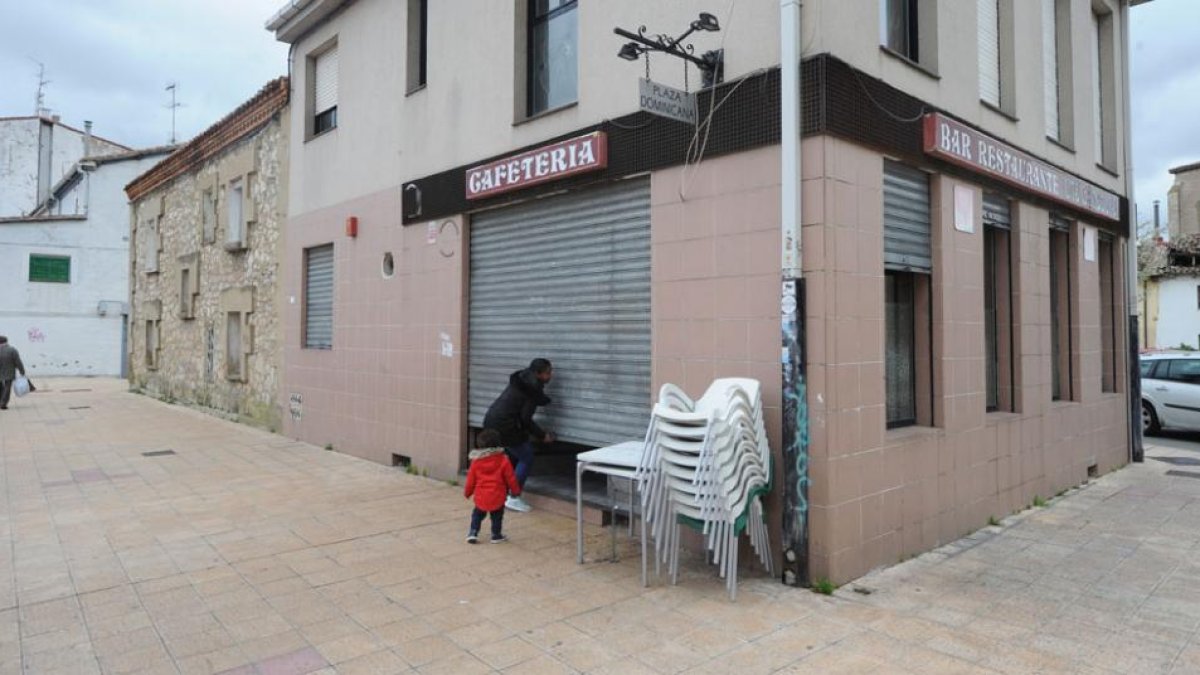 Imagen del local en el que comenzó la discusión entre la víctima y el agresor.-ISRAEL L. MURILLO