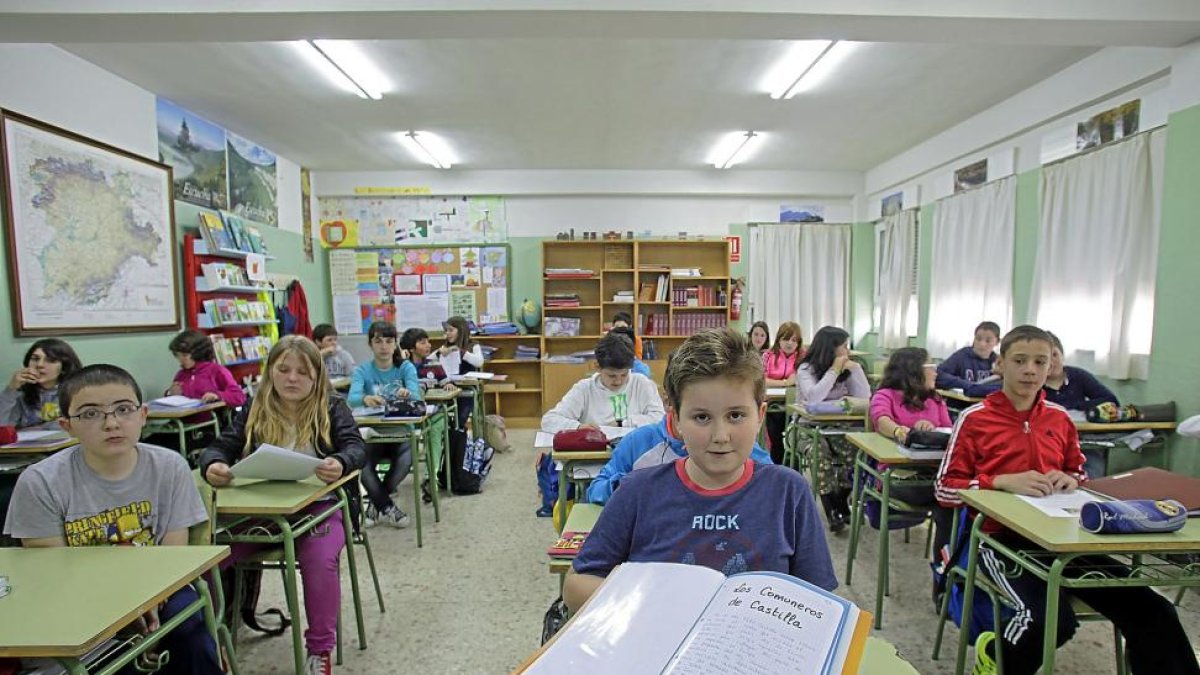 Alumnos de sexto de primaria del colegio Comuneros de Castilla de Ávila.-ICAL