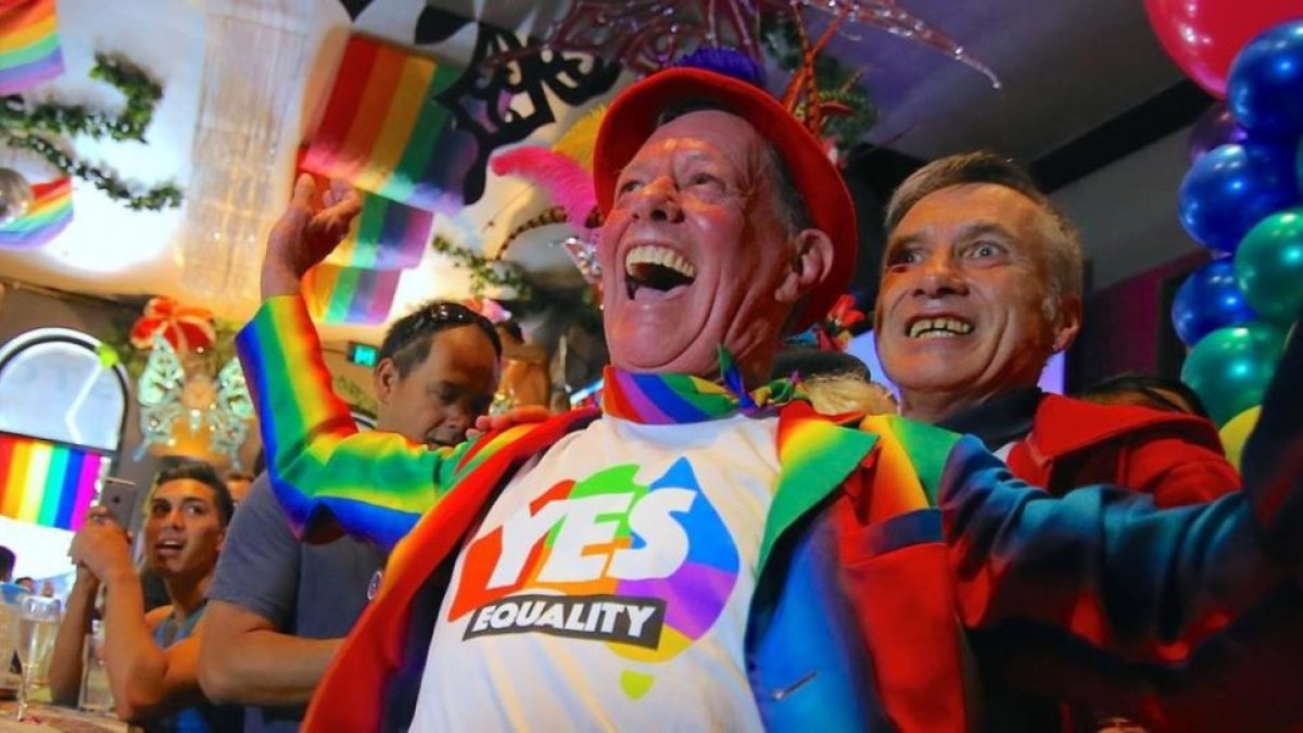 Celebración de partidarios del matrimonio homosexual tras conocer el resultado.-/ STEVEN SAPHORE / REUTERS