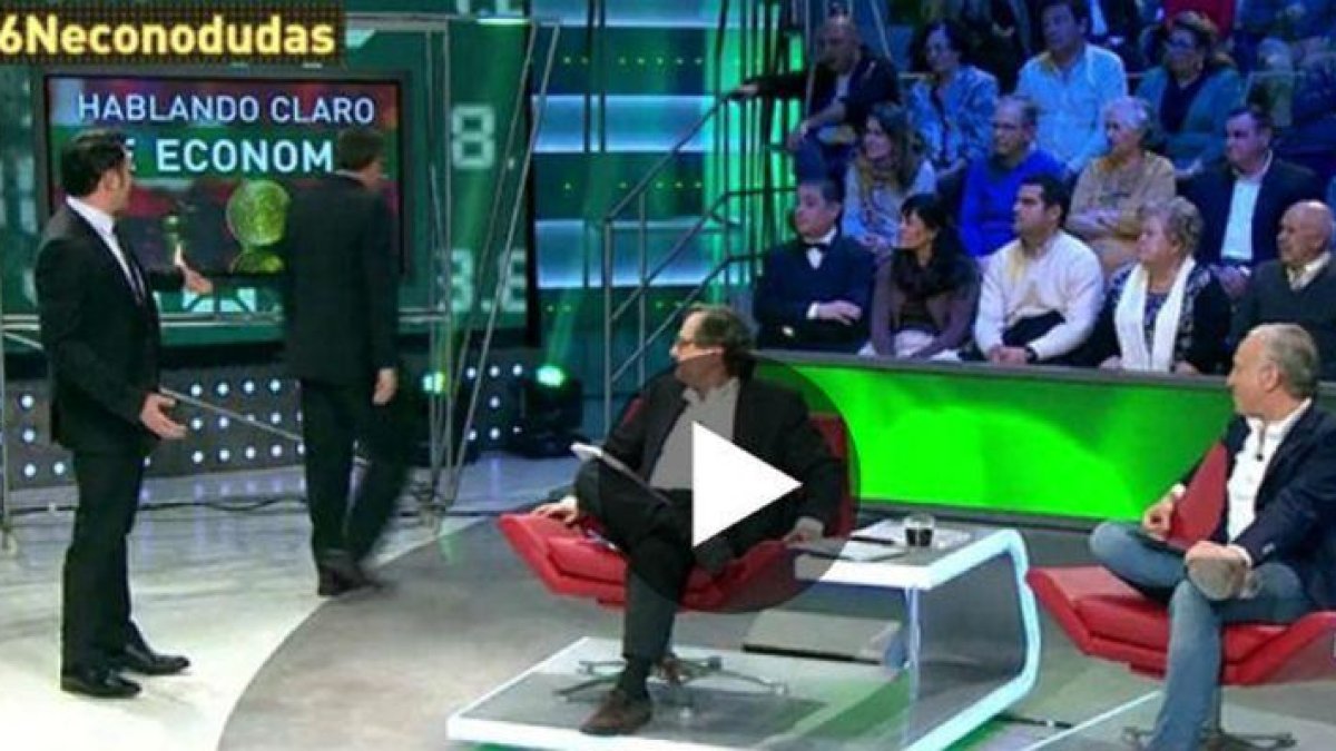 El economista Juan Torres abandona el plató de 'La Sexta Noche'.-