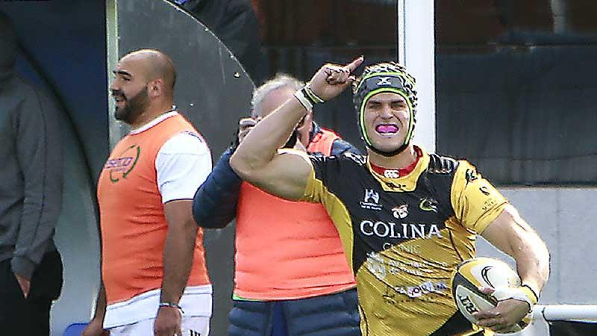 Kleynhans celebra su primer ensayo del día tras una gran galopada.-RAÚL OCHOA