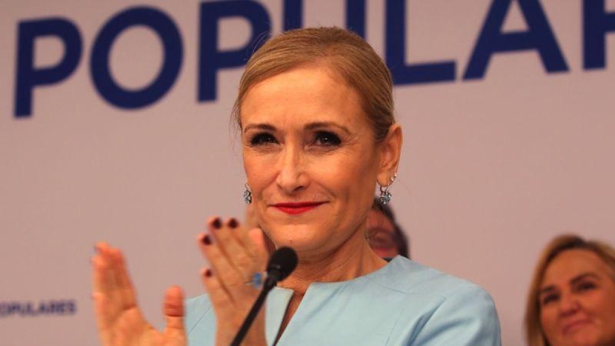 La presidenta de la Comunidad de Madrid, Cristina Cifuentes, preside la reunión del PP de Madrid.-DAVID CASTRO