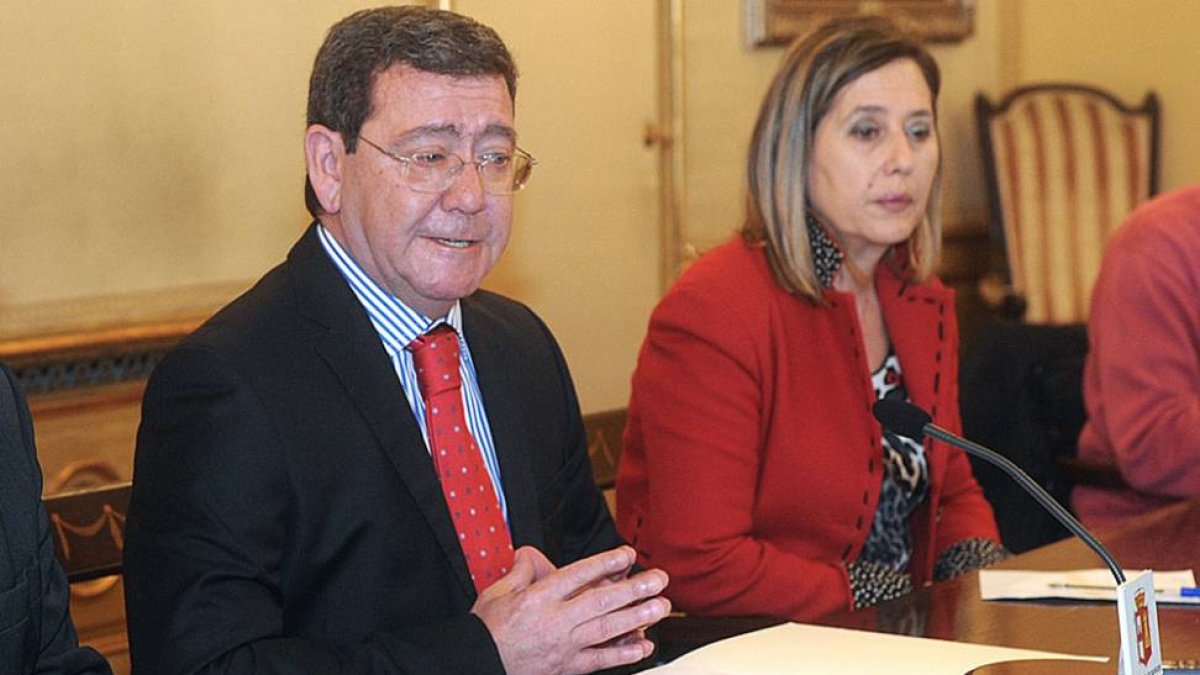 César Rico y la diputada provincial Montse Aparicio -responsable del área de Empleo-, presentaron el plan en marzo-ECB