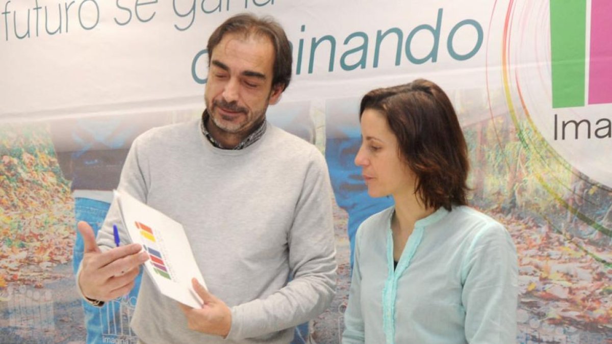 Diego Izquierdo, portavoz del CDC, y Eva de Ara, concejal.-ISRAEL L. MURILLO