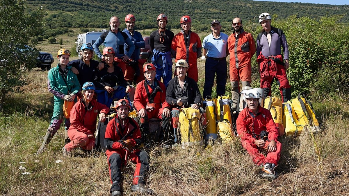 El Grupo Espeleológico Edelweiss inicia una nueva campaña de espeleobuceo en el complejo kárstico de Ojo Guareña con el objetivo de alcanzar los 112 km de desarrollo. EDELWEISS