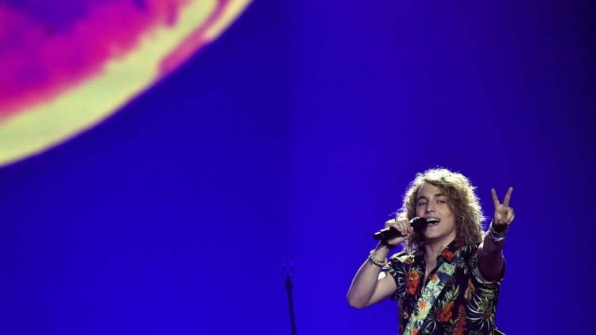 Manel Navarro, durante su actuación en el Festival de Eurovisión, en Kiev, en representación de TVE.-SERGEI SUPINSKY
