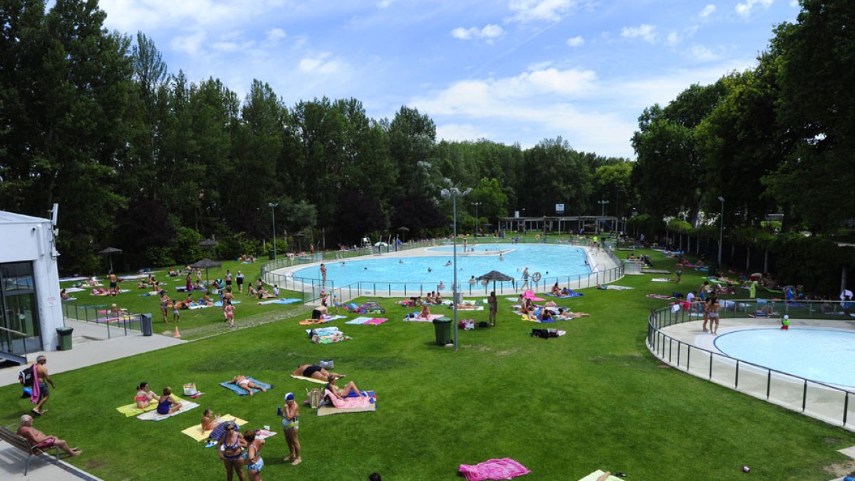 Zona de verano de las piscinas de San Amaro, en la capital burgalesa.