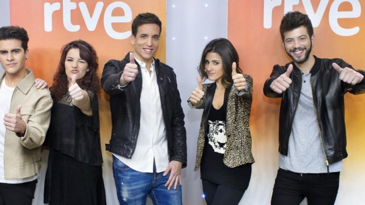 Maverick, Electric Nana, Xuxo Jones y Salvador Bertran, miembros del jurado de TVE en el Festival de Eurovisión 2016, con Barei (segunda por la derecha).-RTVE