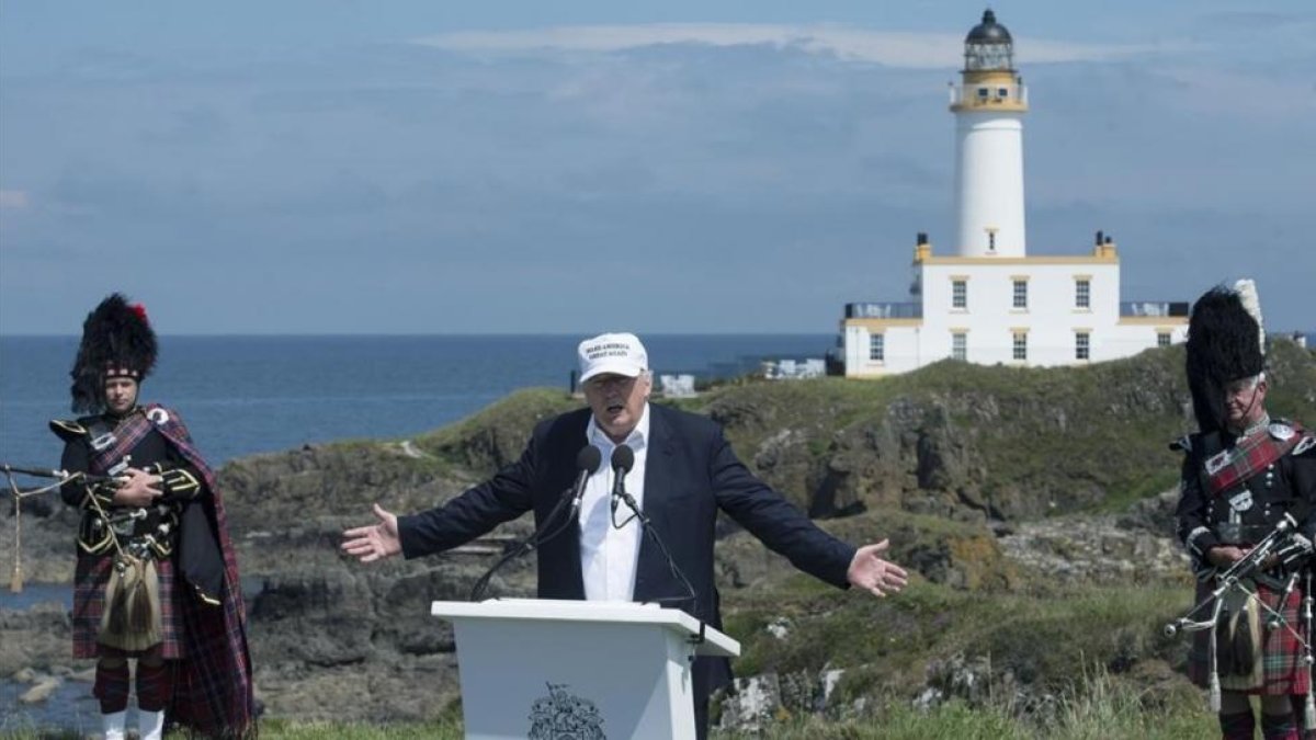 El candidato republicano a la Casa Blanca, Donald Trump, en Tumberry, Escocia.-AFP / OLI SCARFF