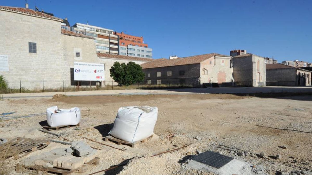 Estado actual de la superficie sobre el aparcamiento junto al Hospital de la Concepción.-ISRAEL L. MURILLO