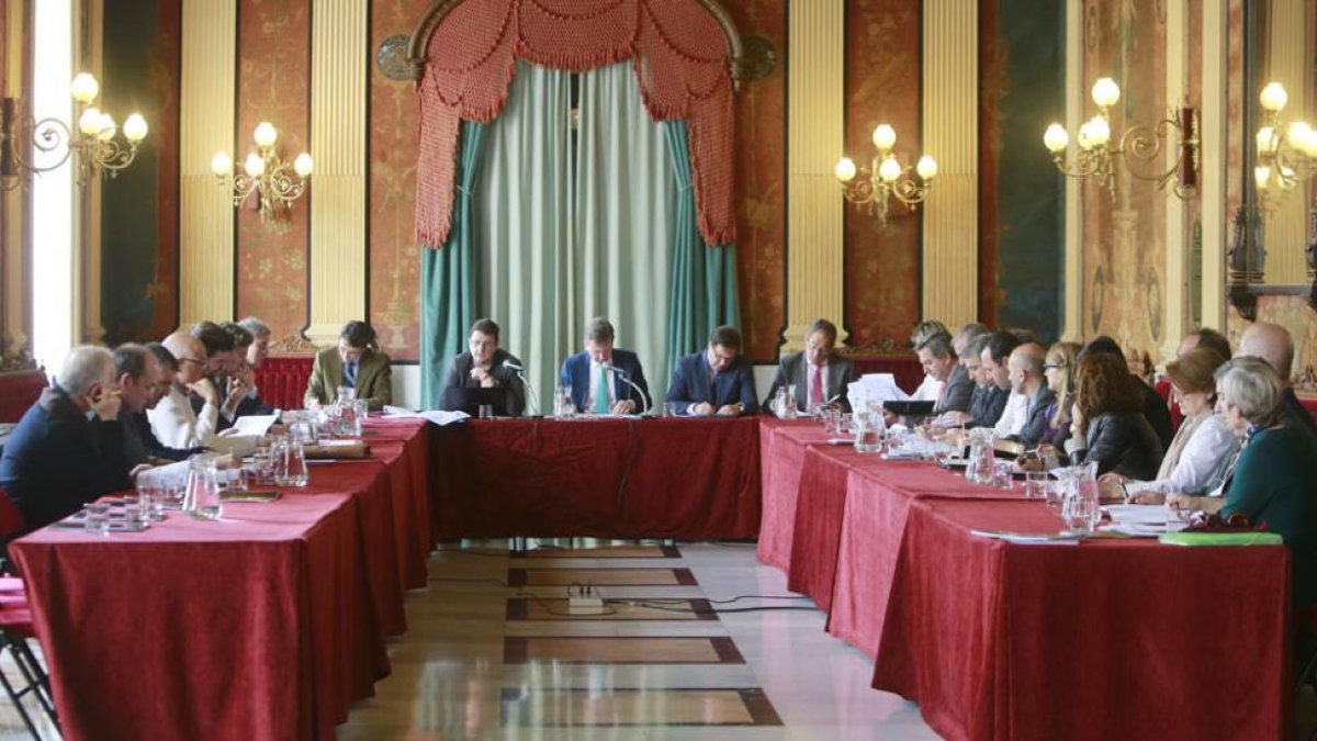 Imagen de una de las últimas reuniones de la Asociación Plan Estratégico en marzo de 2017.-RAÚL G. OCHOA