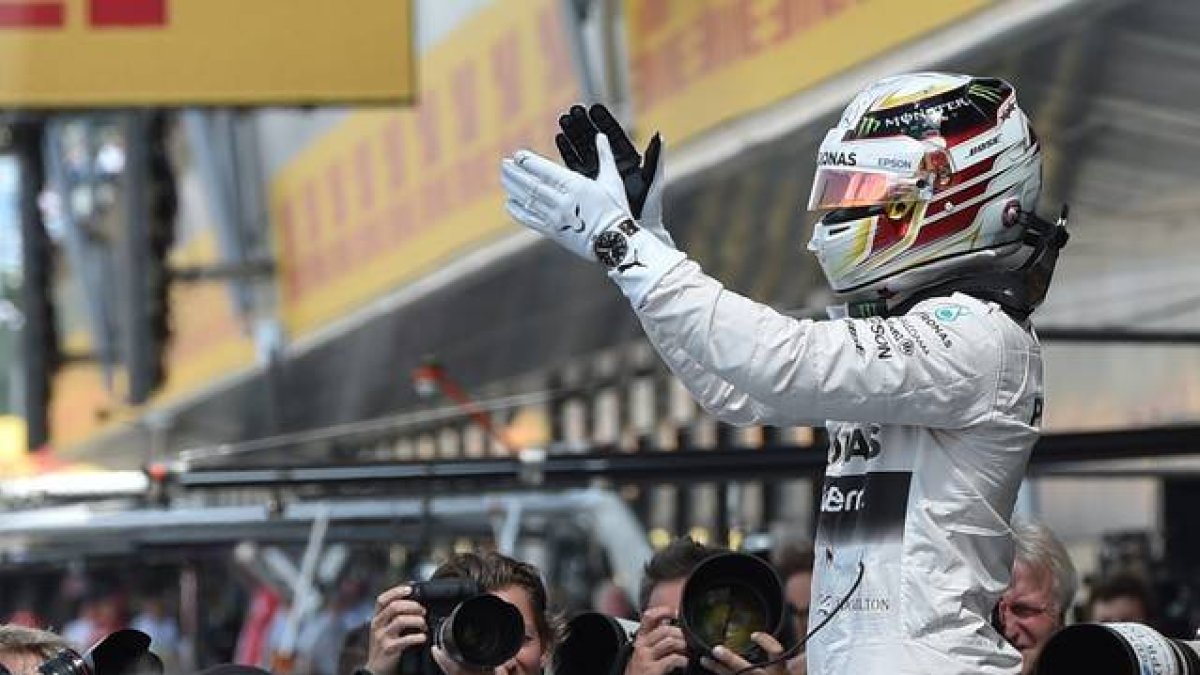 Lewis Hamilton celebra su 'pole' número 46.-Foto: AFP / ANDREJ ISAKOVIC