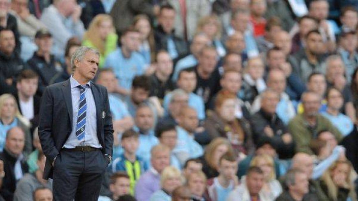 Mourinho, el día que el Chelsea jugó ante el Manchester City.-Foto: EFE / PETER POWELL