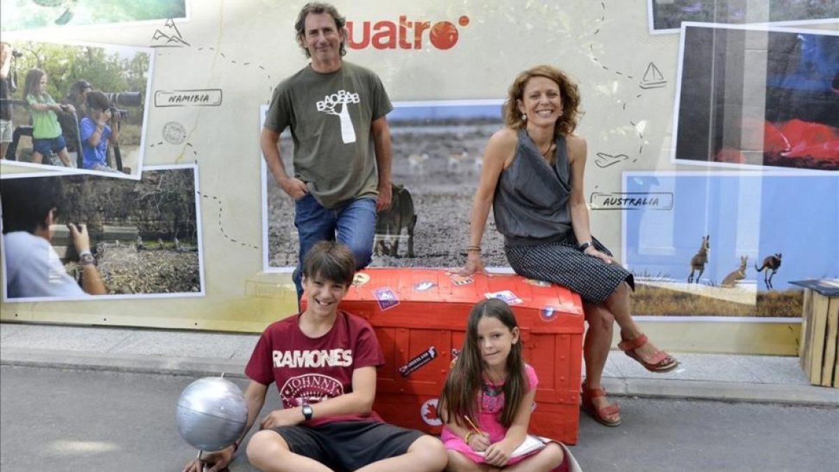 Andoni Canela, Meritxell Margarit, Unai Canela y Amaia Canela, en la presentación de 'Espíritu salvaje', la nueva docuserie de Cuatro.-MEDIASET