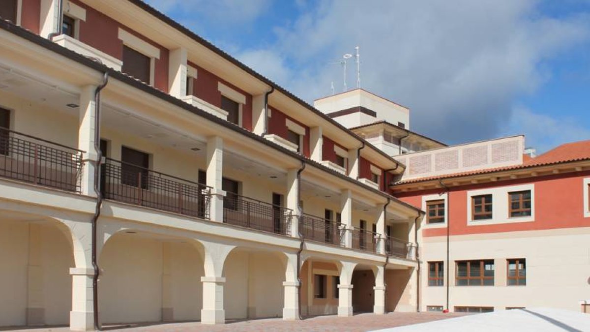 Las viviendas que ha costeado el Consistorio, cuentan con 1, 2, 3 ó 4 habitaciones, y un local inferior que podrá alquilarse de forma independiente como taller-ECB