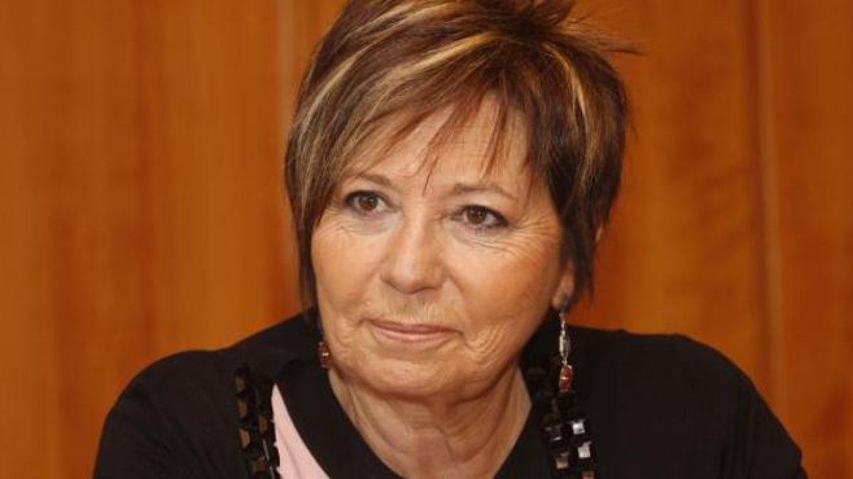 La exministra Celia Villalobos se pregunta si los dirigentes van a tener que ser