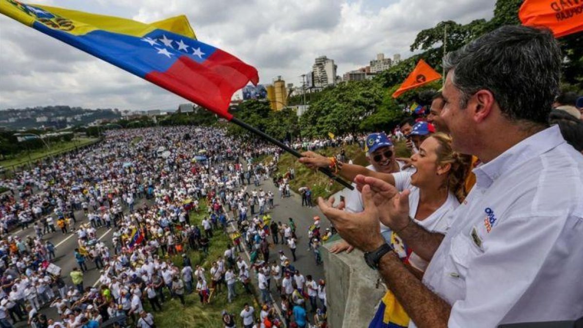 Vista de la manifestación opositora en Caracas, en la que participa Lilian Tintori, esposa del encarcelado Leopoldo López.-Cristian Hernandez