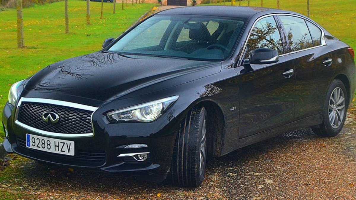 Una gran berlina clásica con tres cuerpos confieren al Infiniti Q50 una línea de gran lujo y lo convierten en objeto de deseo.-Héctor Fuster