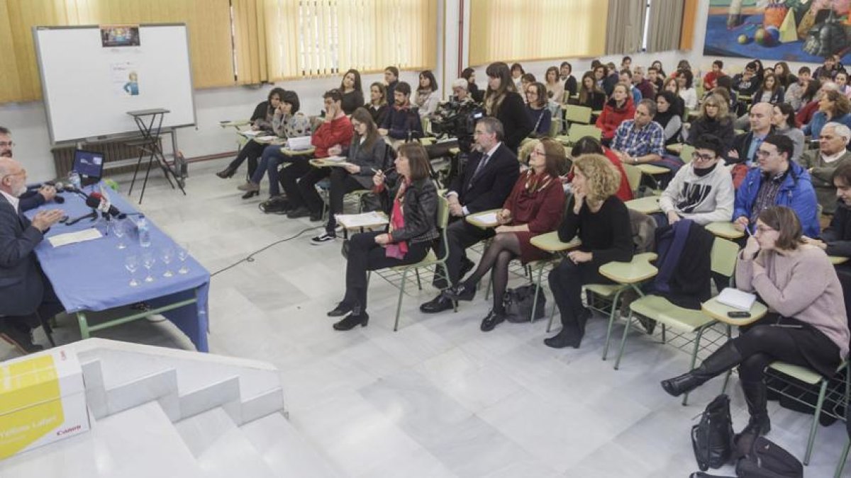 Vista general de la presentación de ayer en el instituto Pintor Luis Sáez.-ISRAEL L. MURILLO