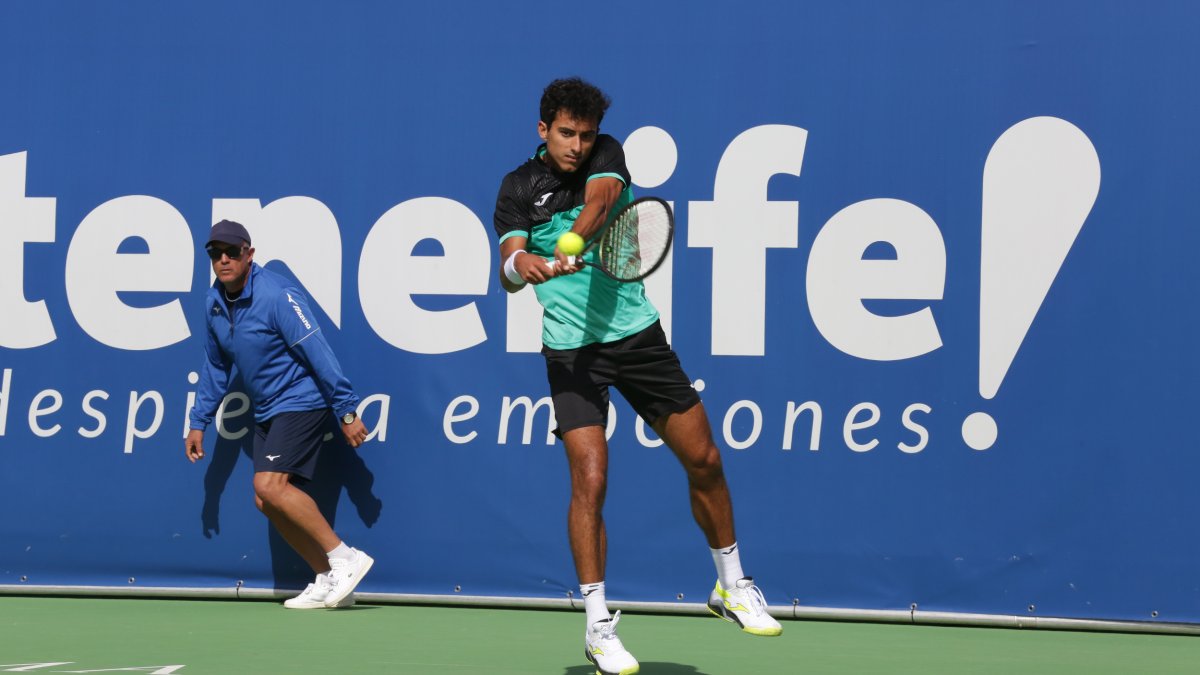 Nicolás Álvarez en la pista de Tenerife. TENERIFETENNIS