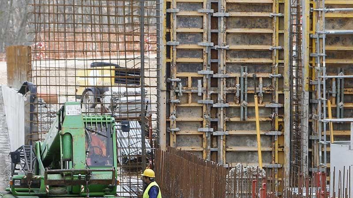 Imagen de trabajadores de la construcción.-RAÚL G. OCHOA